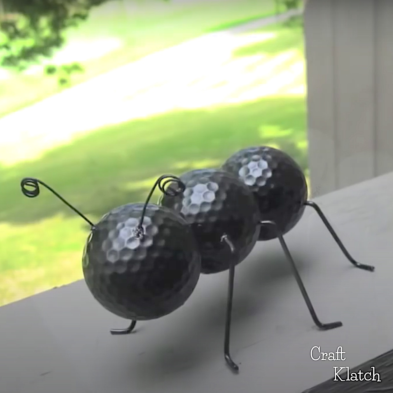 ATTACK OF THE GIANT ANTS Garden Ants Using Recycled Materials Craft   11 Black Giant Garden Ant Sitting On A Deck Railing 