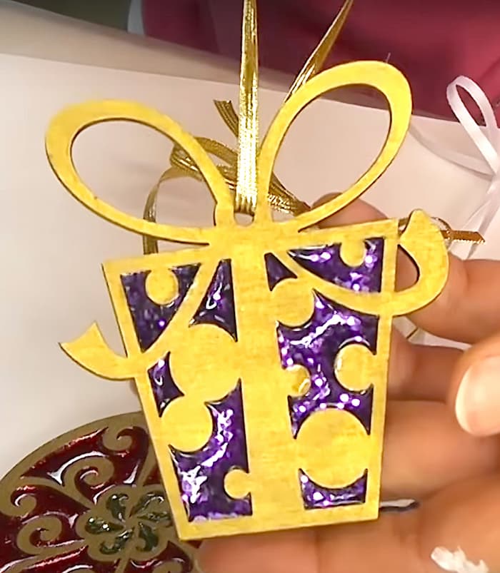 Easy present Christmas ornament