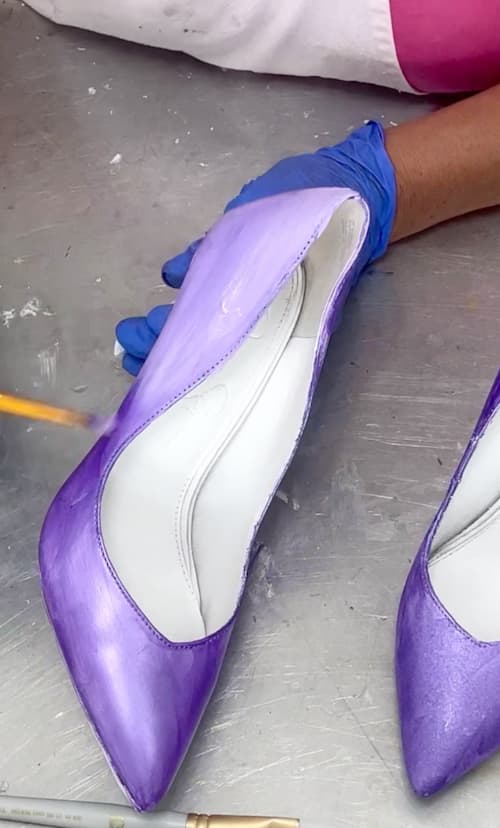 changing the high heel design by painting purple ombre