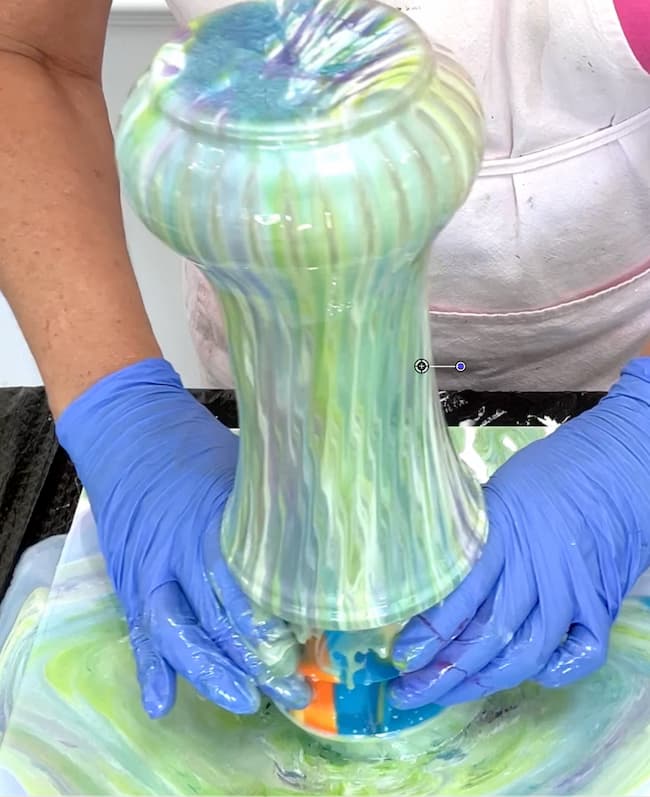 Moving resin flower vase with wet resin